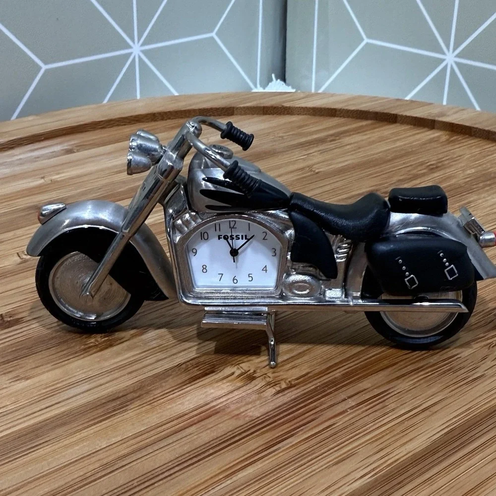 Limited Edition‎ Fossil Die-Cast Metal Motorcycle Desk Clock vintage
